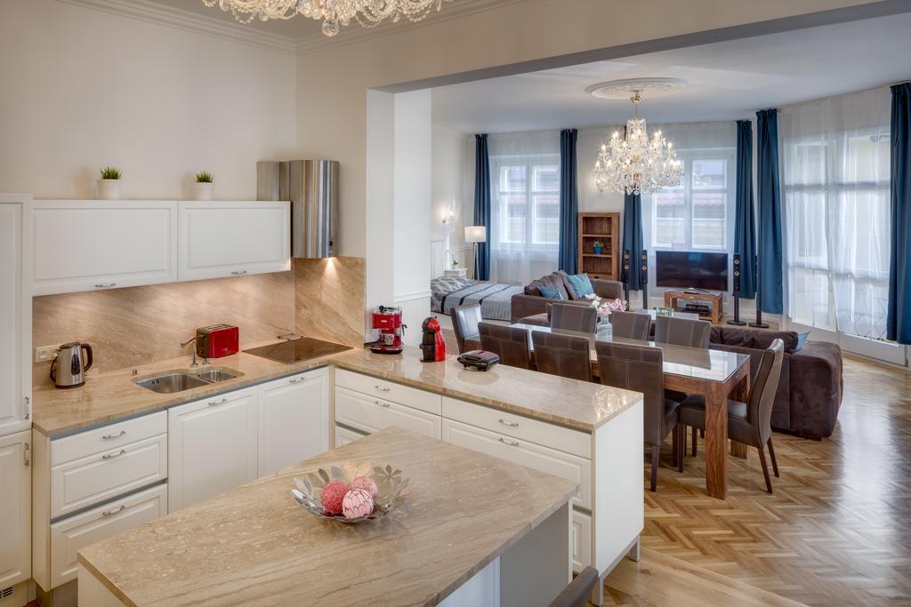 Smetanovo Nabrezi - Riverview Old Town Apartment Прага Экстерьер фото